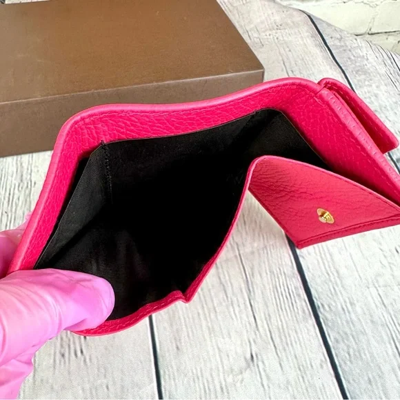 Gucci hot pink compact wallet with card holder and coin section - Picture 7 of 15